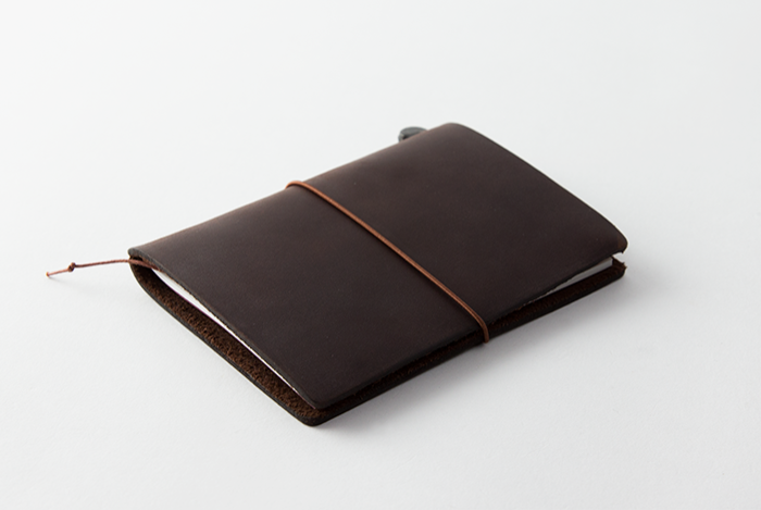 Traveler’s Notebook Passport Size pieni muistikirja, tummanruskea